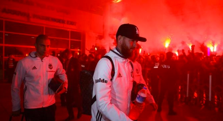 Be�ikta�'a Antalya'da co�kulu kar��lama