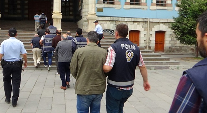 Kayseri'de eski polislere ynelik FET/PDY operasyonu