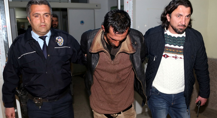 Samsun'da ihbar edilen zanl� polise sald�rd�: 2'si polis 3 yaral�