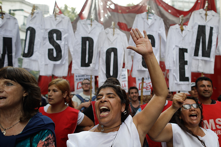 Arjantin'de grevdeki on binlerce retmen gsteri dzenledi