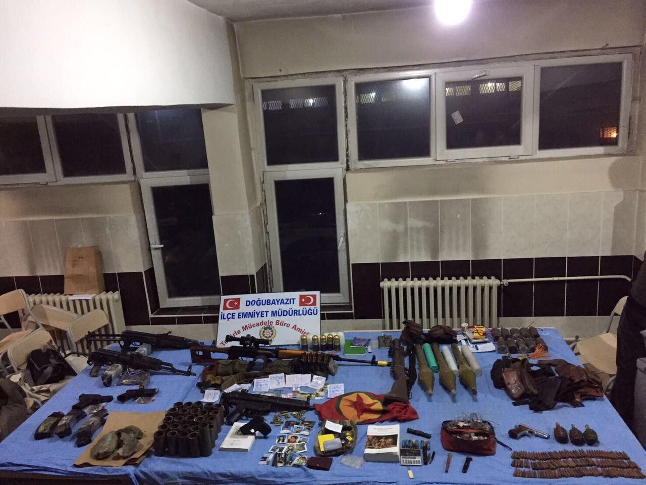 �ld�r�len ter�ristler cephaneli�i topra�a g�mm��