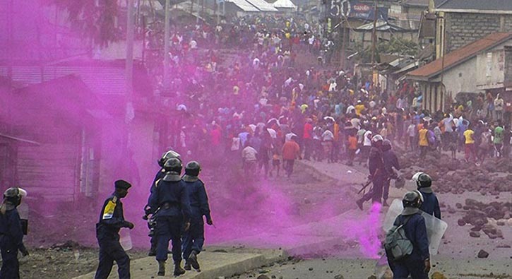 Demokratik Kongo Cumhuriyeti'nde 40 polisin kafas� kesildi