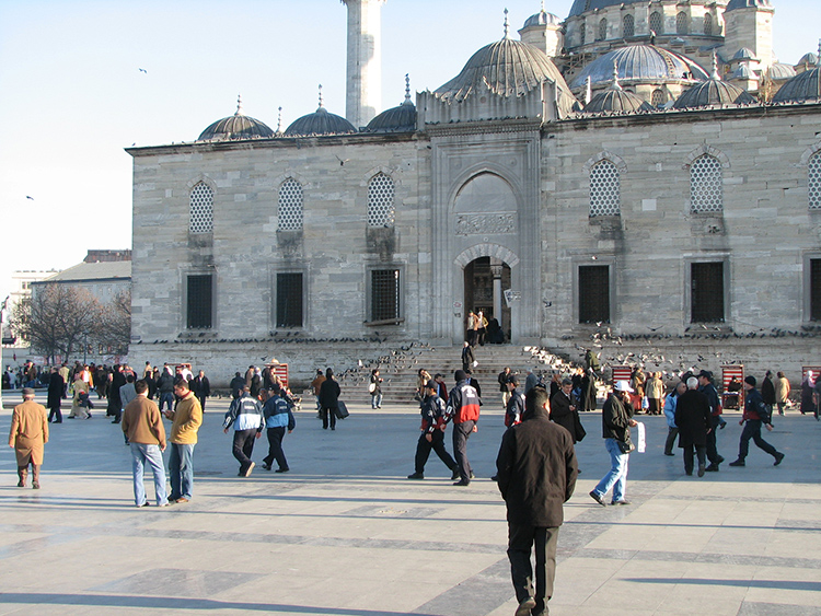 Emin�n� Meydan� yeniden d�zenleniyor