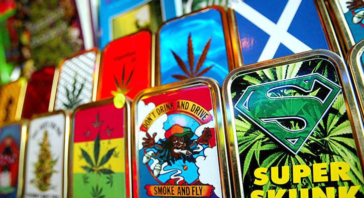 Kanada'da esrar yasalla��yor