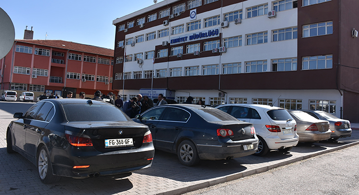 L�ks otomobilleri satan �ebeke ��kertildi