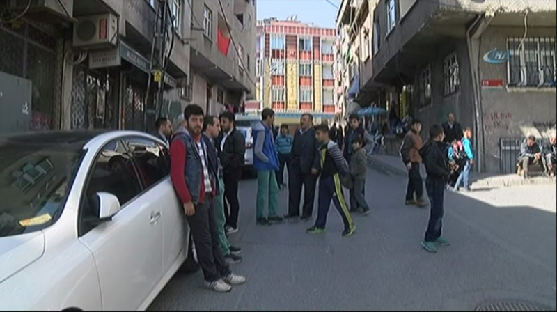 Baclar'da 16 yandaki ocuu katlettiler