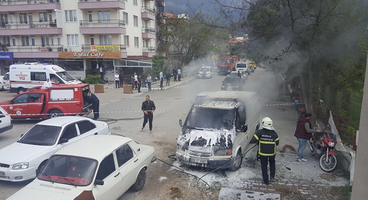 Park halindeki minib�s yand�