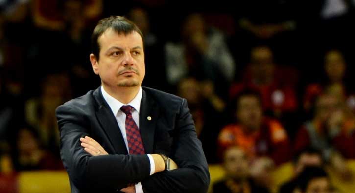 Ergin Ataman tepkiler zerine soyunma odasna gitti