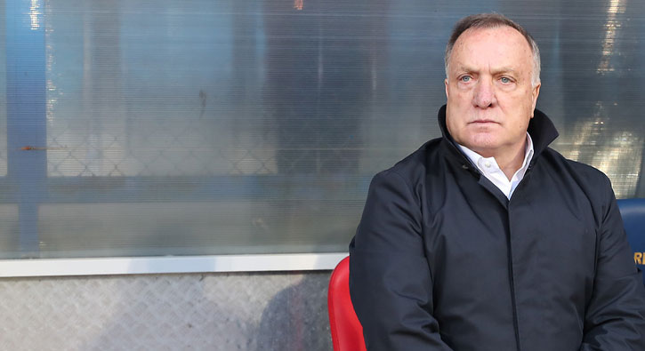 Advocaat: Ben burada futbolcularla arkada� olmak i�in bulunmuyorum