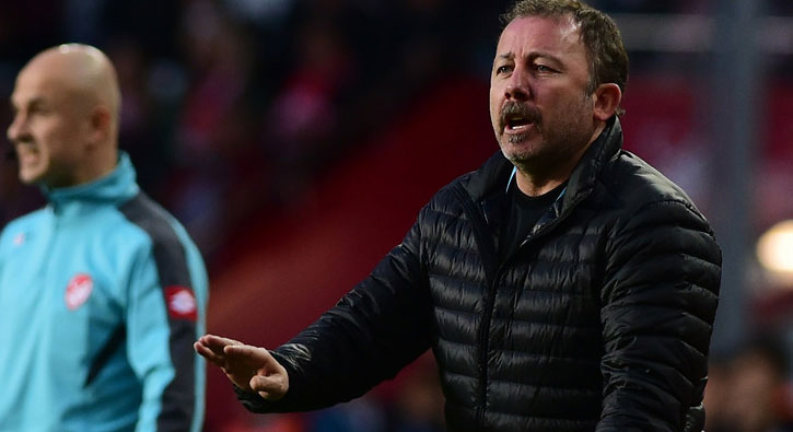 Sergen Yal��n ligde kalma puan�n� a��klad�