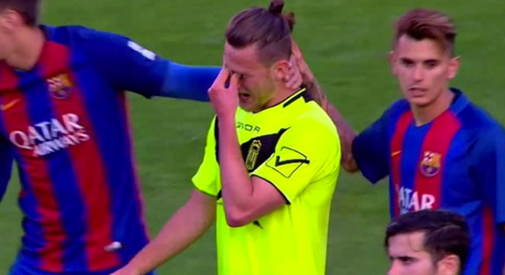 Barcelona rakip futbolcular alatt