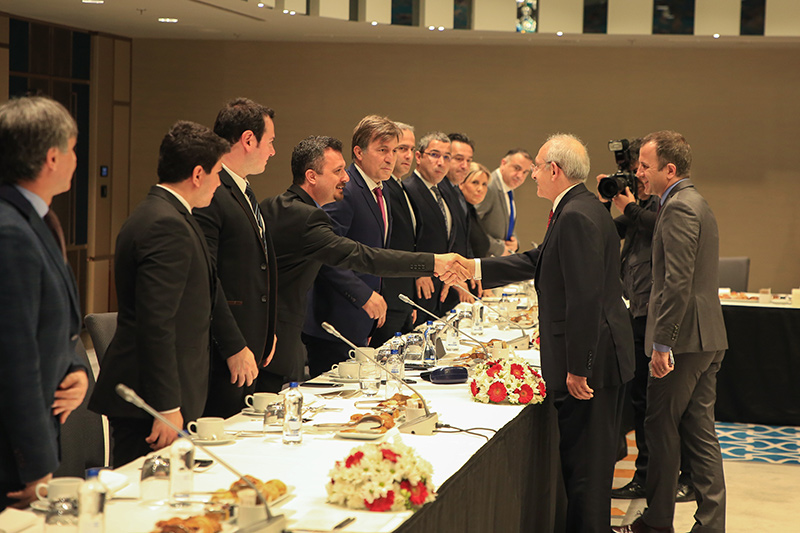 K�l��daro�lu FET�'c� darbecilere sahip ��kt�