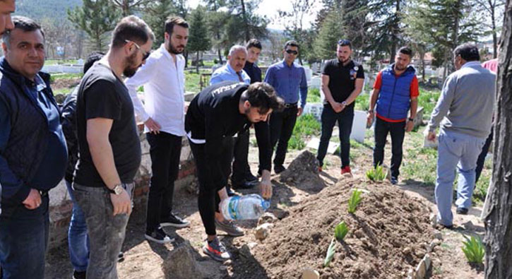 Ozan Tufan, dedesi Ali Tufann mezarn ziyaret etti