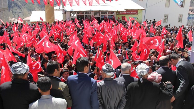 Hakkari'de ter�re lanet y�r�y���