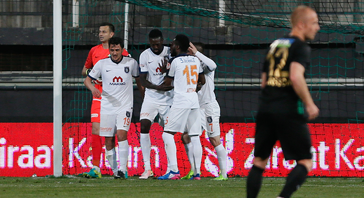 Akhisar Belediyespor'u 2-0 yenen Medipol Ba�ak�ehir, Ziraat T�rkiye Kupas�'nda yar� finalde!