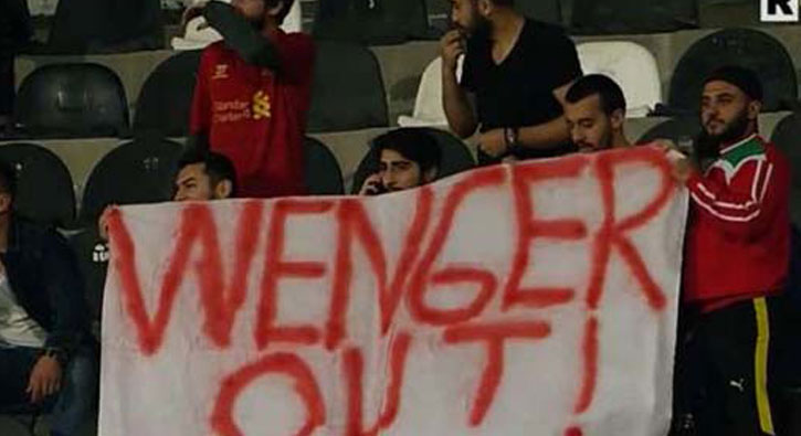 �nan�lmaz olay! Manisal�lar Wenger'i istifaya davet etti