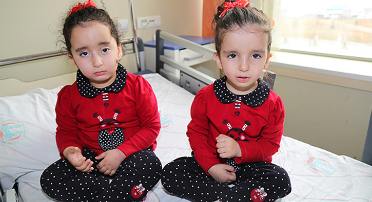 �kizler ameliyata da ayn� anda girdi
