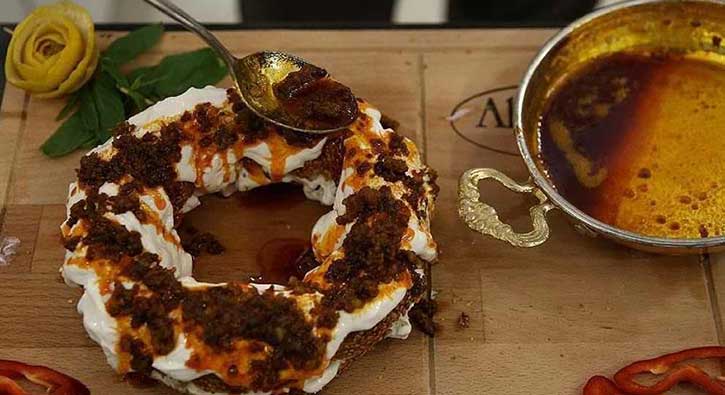 Simit de yiyen de bay�ld�!