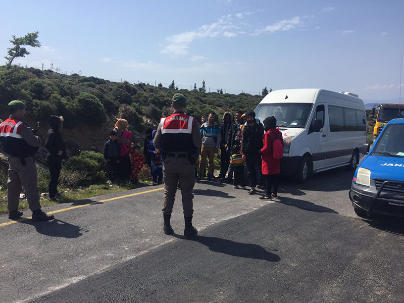 Karaburun'da g��men ka�ak��l��� operasyonu 