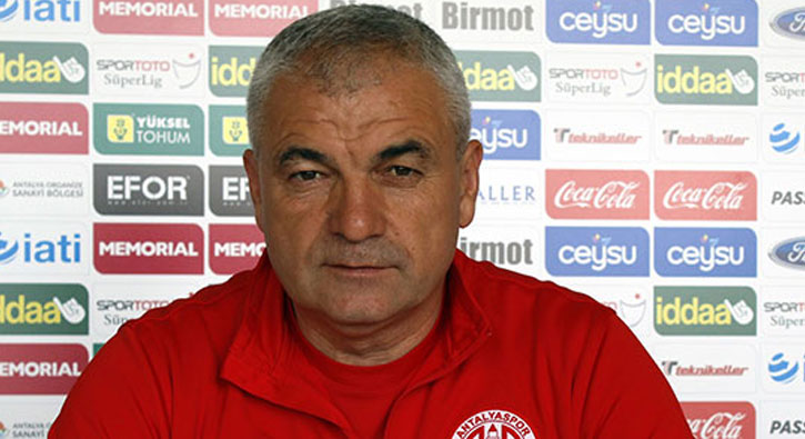 R�za �al�mbay: Futbola a� �ekilde devam edersek ba�ar�l� oluruz