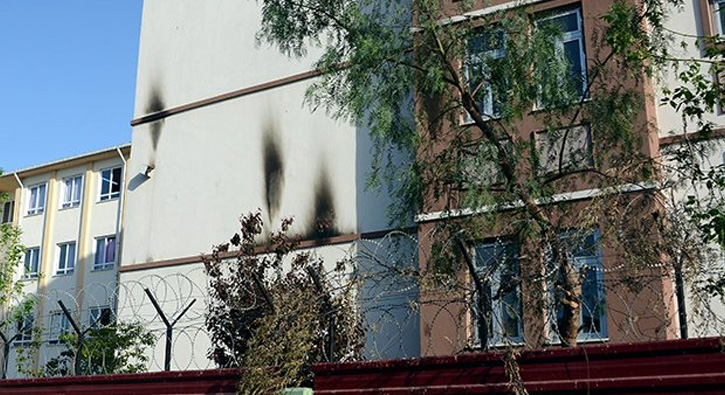  Adana'da okula molotof kokteyli attlar