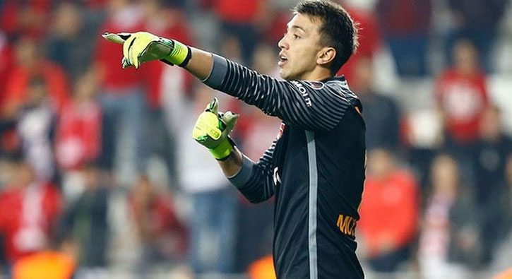Galatasaray Muslera'yla 5 y�ll�k s�zle�me imzal�yor