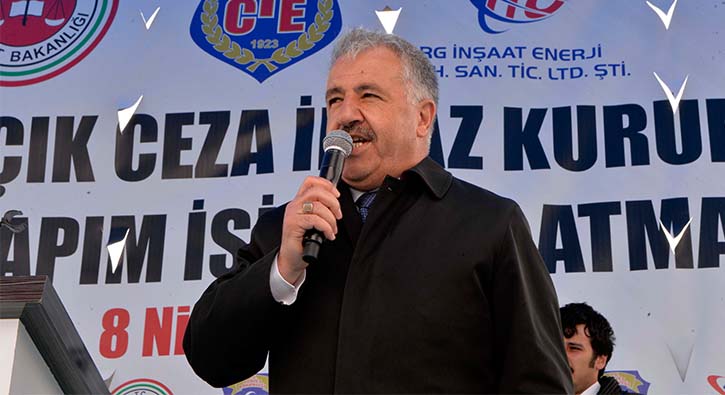 Bakan Arslan: Bo�az k�pr�lerinde �ift �cretlendirme yap�lmayacak