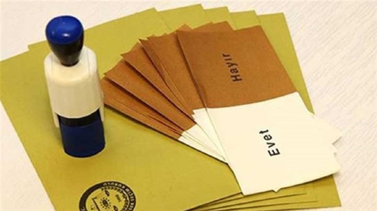 Adil G�r, K�rt se�menin oyunu a��klad�