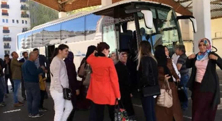 Oy vermek i�in 450 kilometre yol gittiler