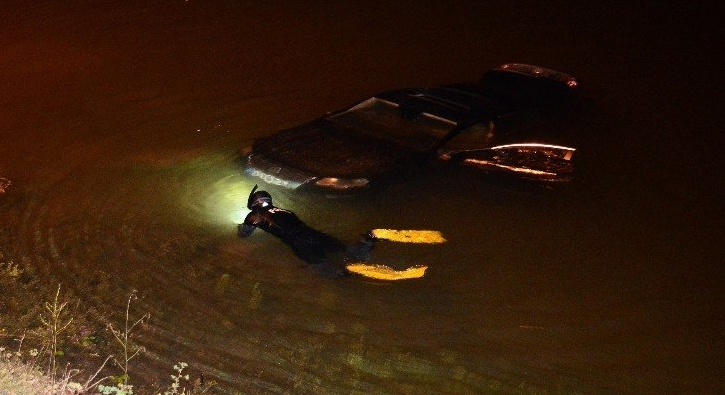 �ald��� otomobille g�le u�tu