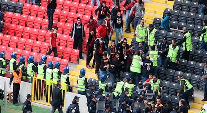 Gaziantep'te ba�kanla taraftarlar birbirine girdi