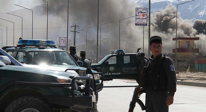 Afganistan'da silahl� sald�r�: 2 �l�