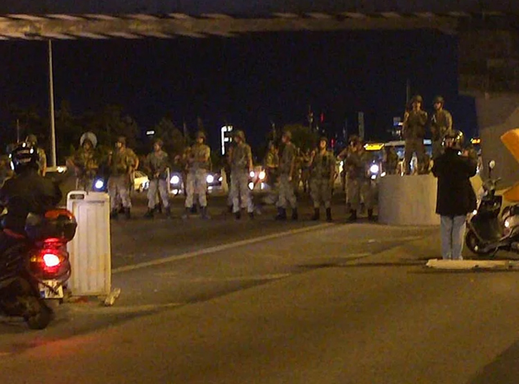KKK personeline saat 22.00'de darbe teebbs bildirilmi