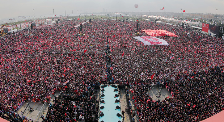 As�ls�z ifadelerle karalama kampanyas�... The Times gazetesinin Yenikap� haz�ms�zl���