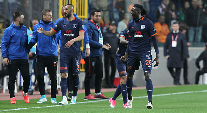 Baakehir Galatasaray' darmadan etti!