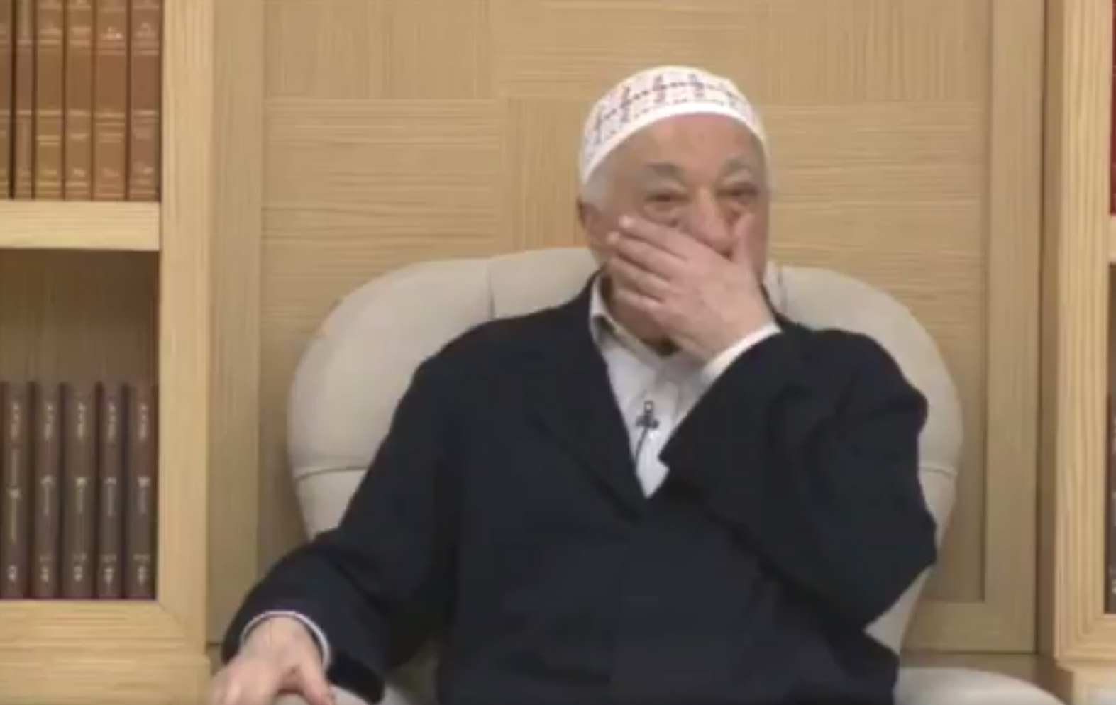 Cumhuriyet'in manetlerini FET atm