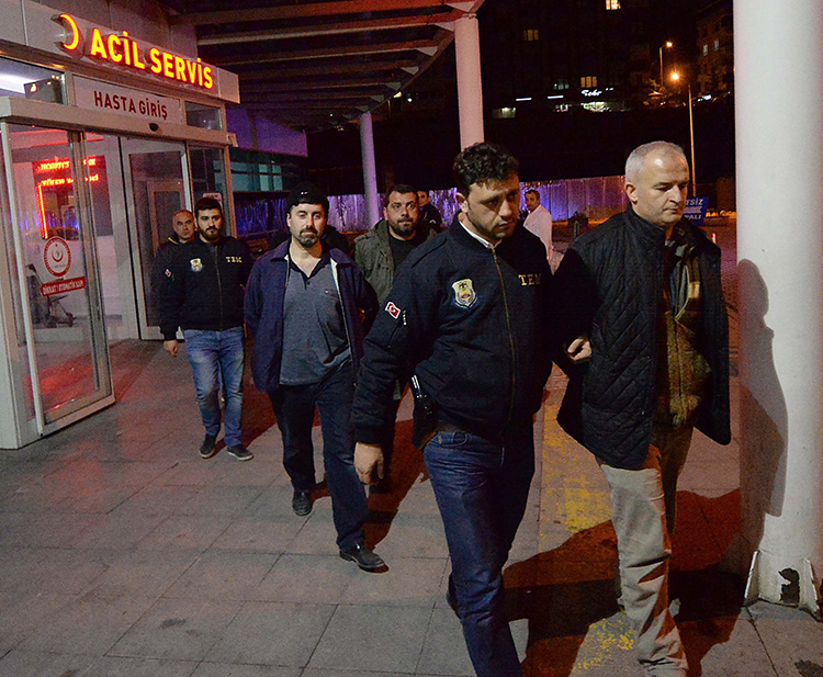 FET֒den aranan 3 ''abi'' saklandklar evde yakaland