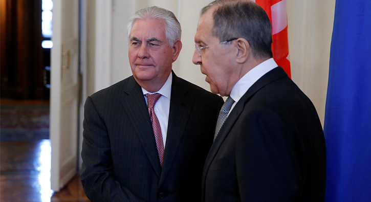 Lavrov, Tillerson'un yannda ABDli gazetecileri azarlad