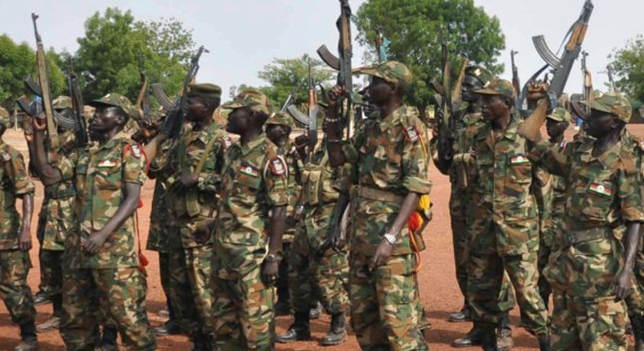 Yemen'de 5 Sudan askeri �ld�