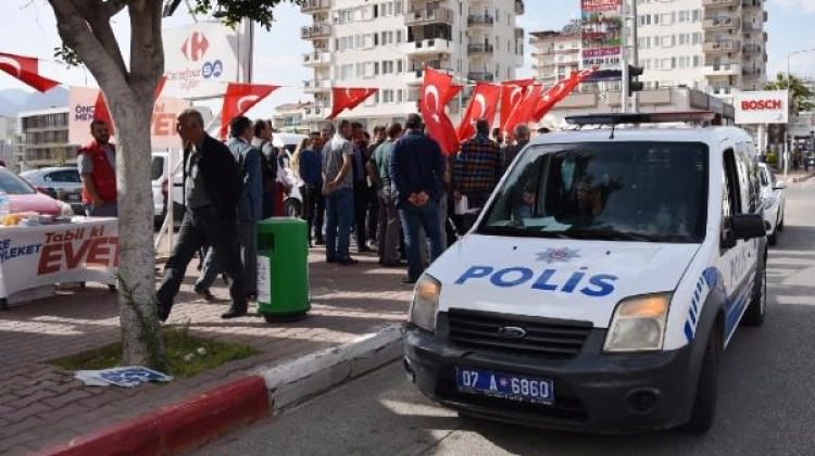 AK Parti'nin referandum stand�na sald�r�