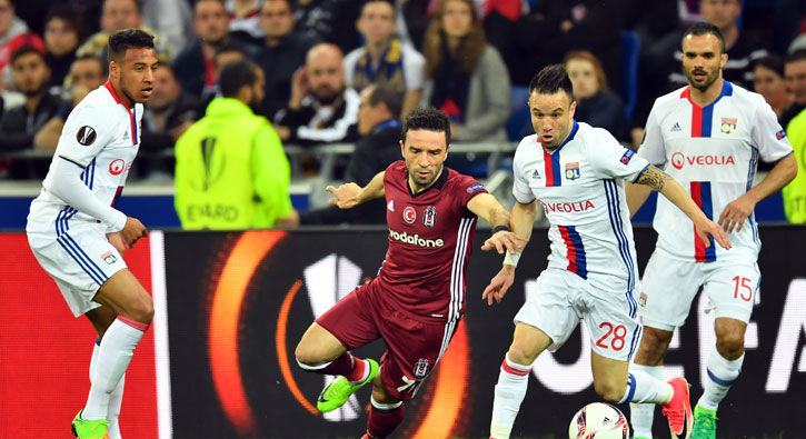 Be�ikta� son dakikalarda y�k�ld�!