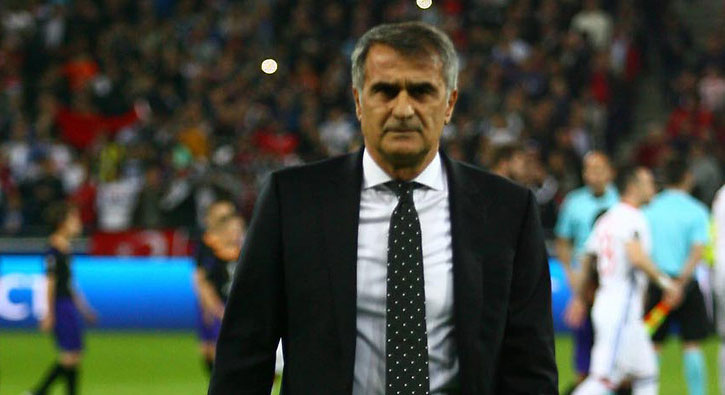 Frans�zlar �enol G�ne�'in bas�n toplant�s� yapmas�n� engelledi