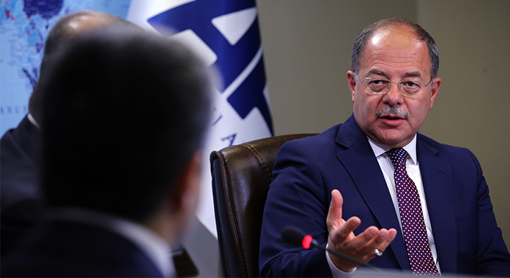 Bakan Akda�: K�l��daro�lu, havaliman�nda darbeciler tanklar�yla dururken nas�l ��km��