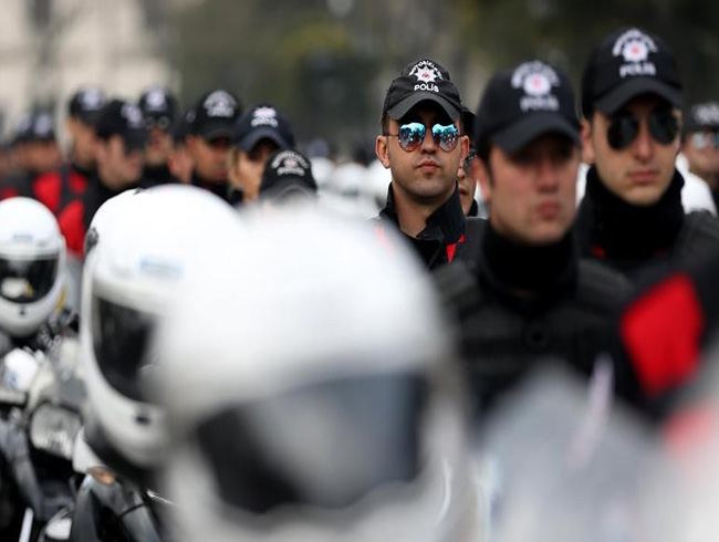 stanbul'da halk oylamasnda 33 bin polis grev yapacak