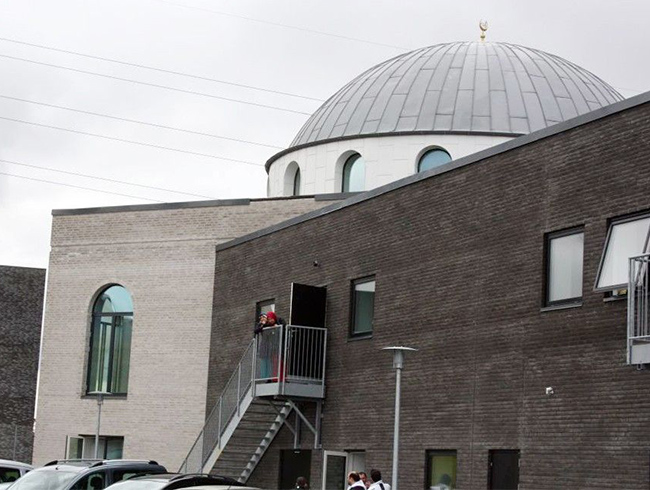 Danimarka'nn ilk kubbeli ve minareli Trk camisi Brabrand Ulu Cami ald