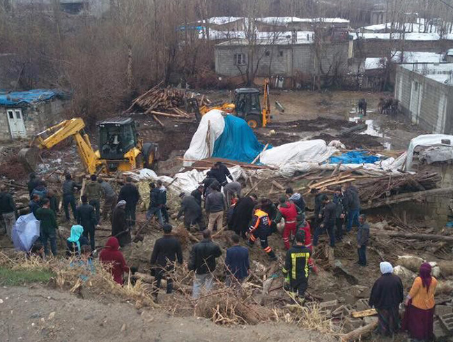 Van'da ah�r ��kt�: 54 hayvan telef oldu