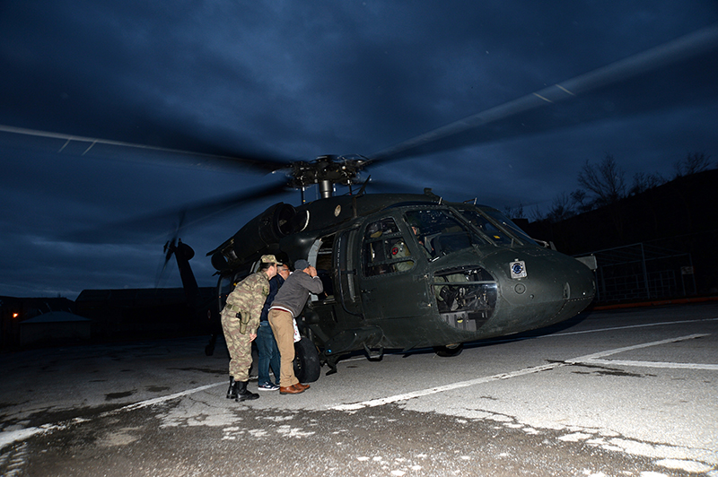 Oy pusulalar askeri helikopterle tand