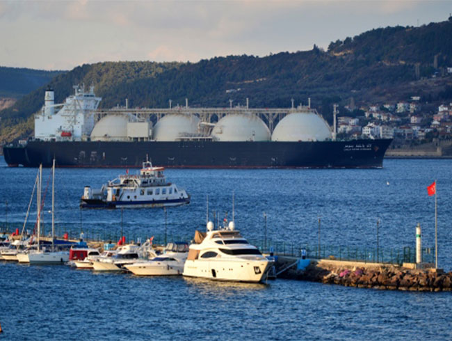 Lng Tankeri �anakkale Bo�az�'ndan Ge�ti