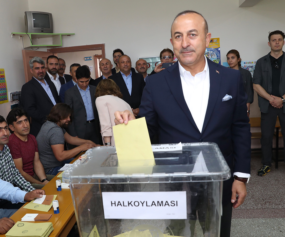 Dileri Bakan avuolu oyunu kulland: Sz de karar da milletimizindir