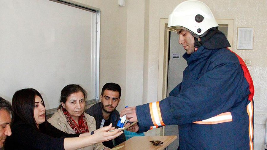 �nce yang�na sonra sand��a gittiler